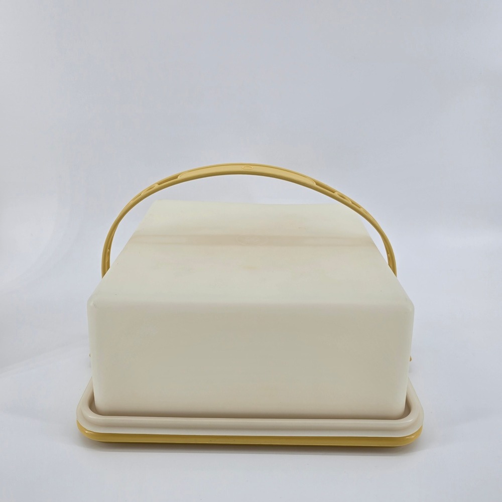 Tupperware Cake Taker Vintage Square Carrier Harvest Gold Yellow